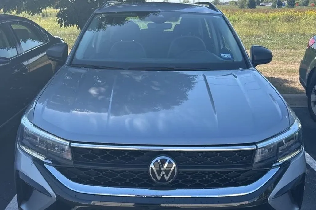 2024 Volkswagen Taos S photo 1