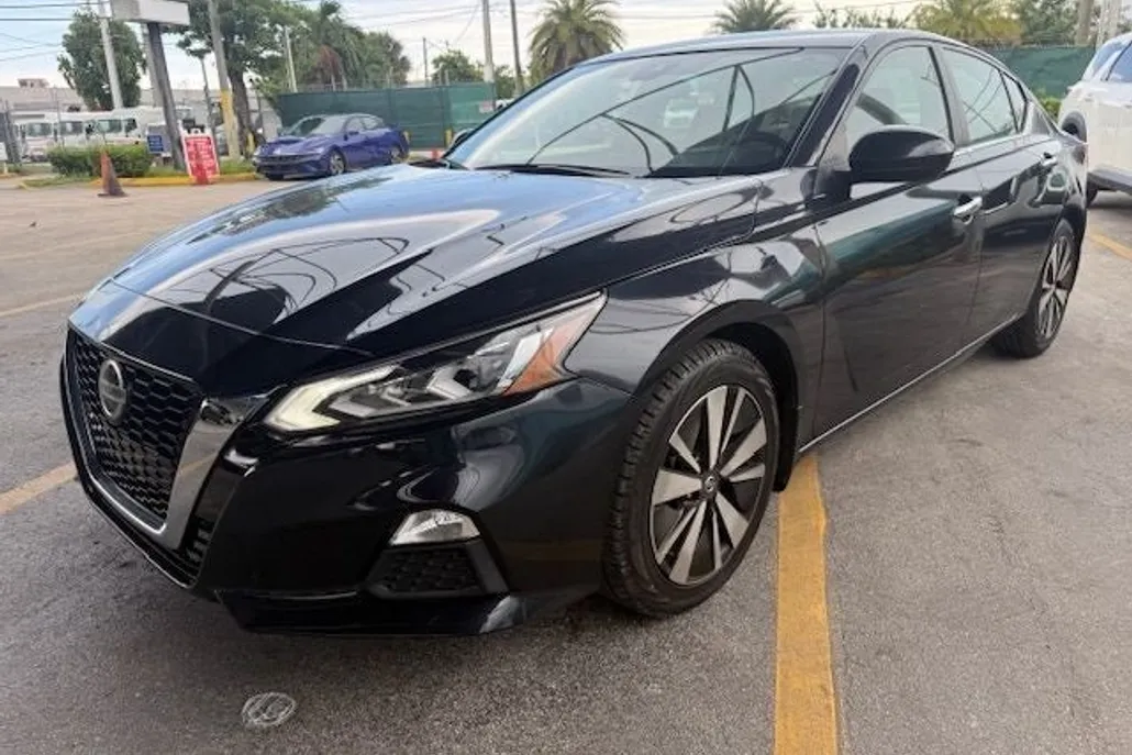 2022 Nissan Altima 2.5 SV photo 1