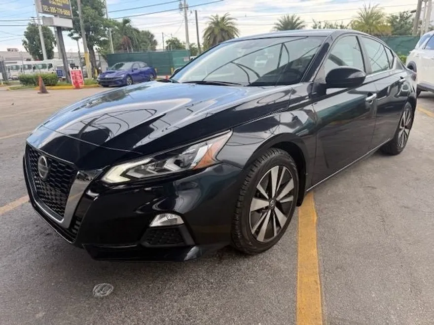 2022 Nissan Altima 2.5 SV photo 1