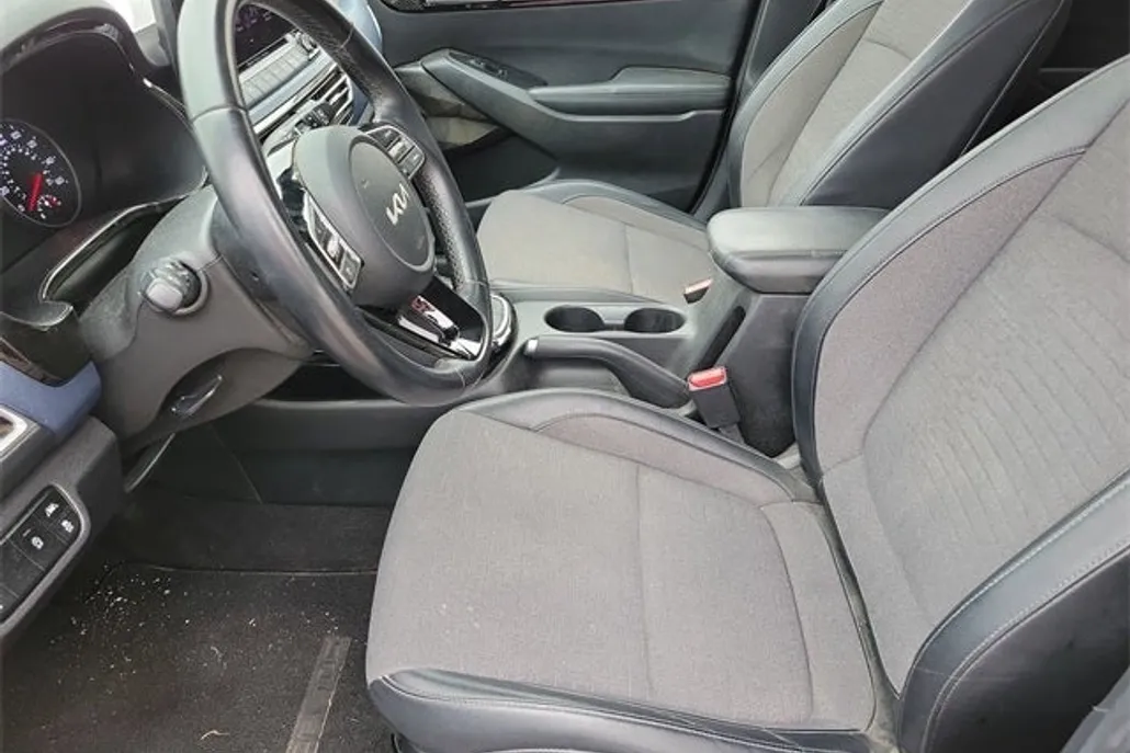 2022 Kia Seltos S photo 1