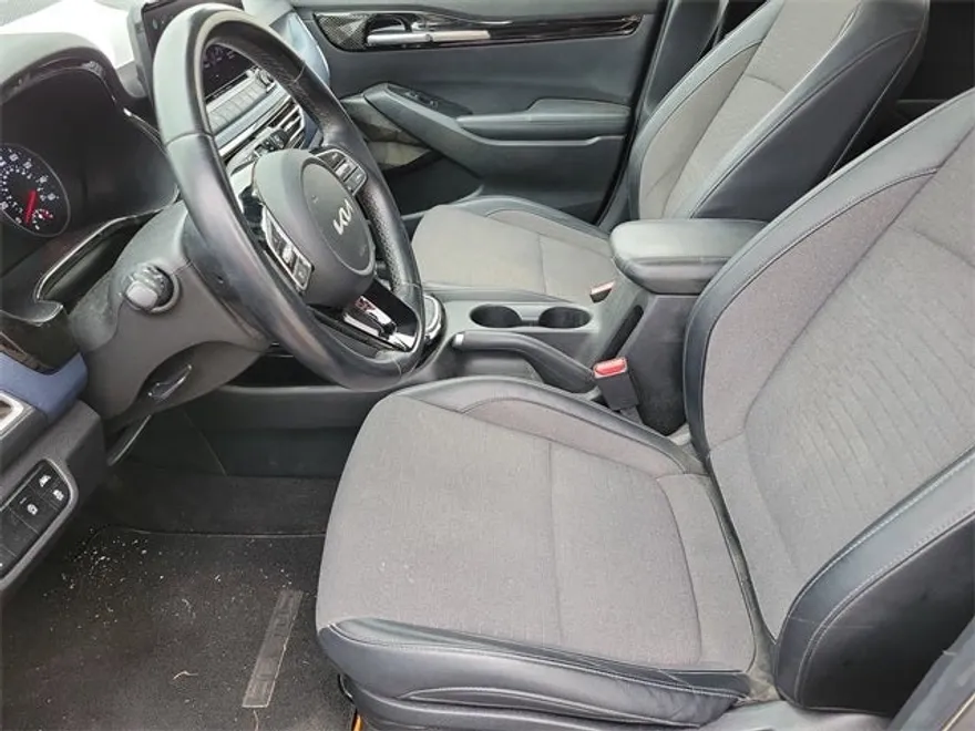 2022 Kia Seltos S photo 1