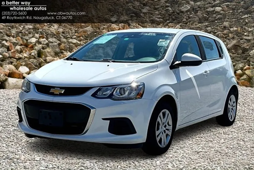 2020 Chevrolet Sonic LT photo 1