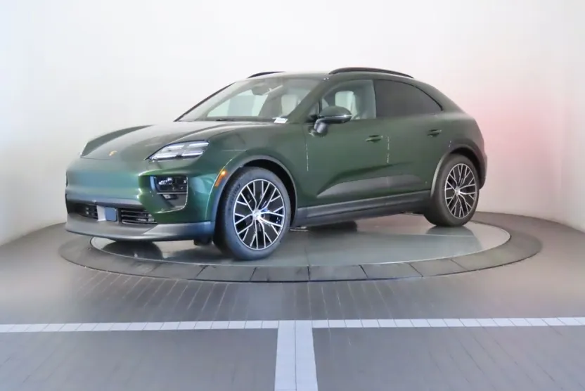 2025 Porsche Macan 4 Electric photo 1