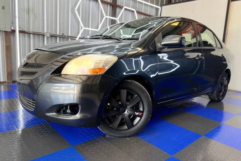 2008 Toyota Yaris photo 1