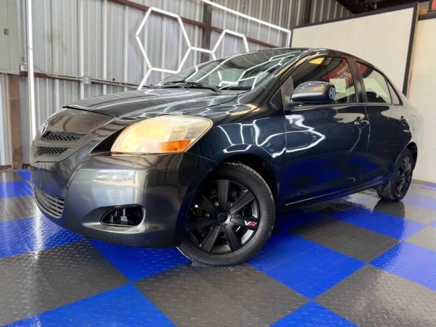 2008 Toyota Yaris photo 1