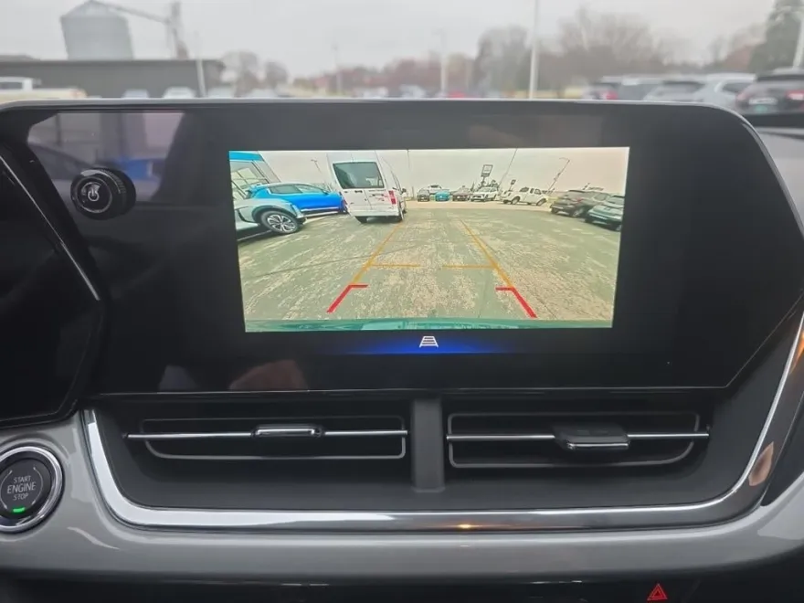2025 Chevrolet Trax LT photo 17