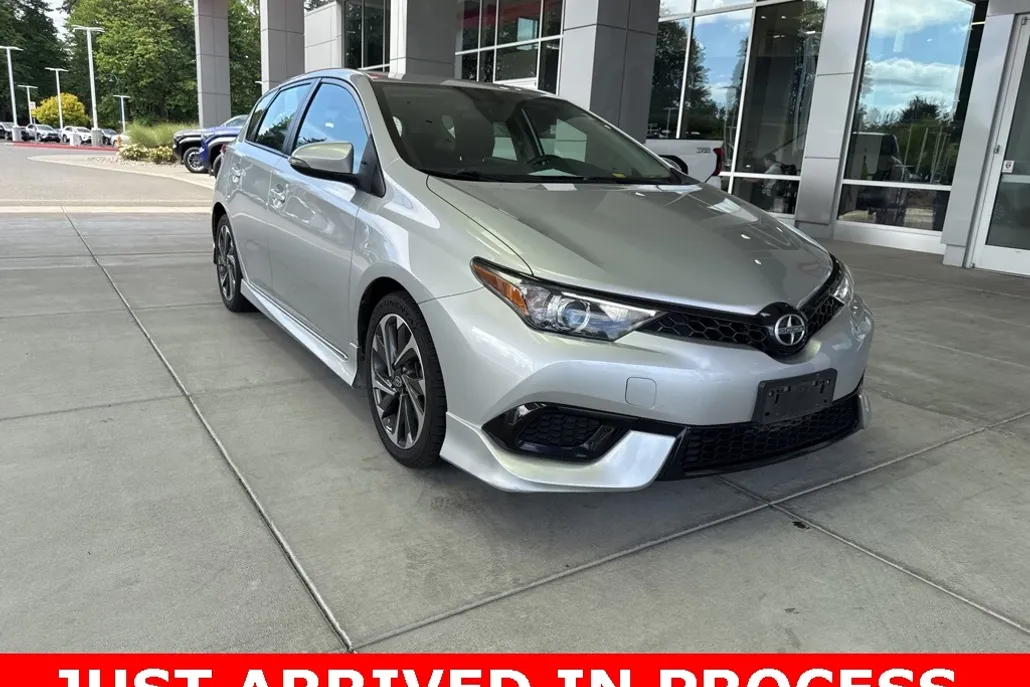 2016 Scion iM Base photo 1