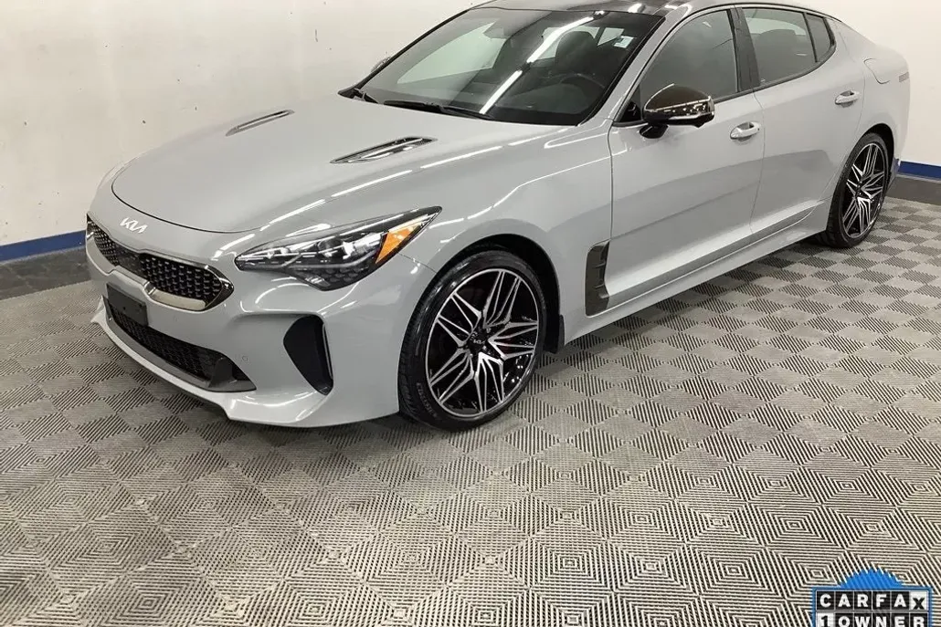 2023 Kia Stinger GT2 photo 1