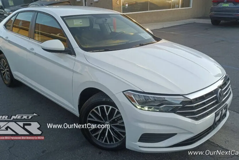 2021 Volkswagen Jetta SE R-Line photo 1