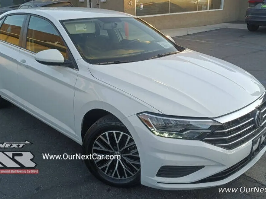 2021 Volkswagen Jetta SE R-Line photo 1
