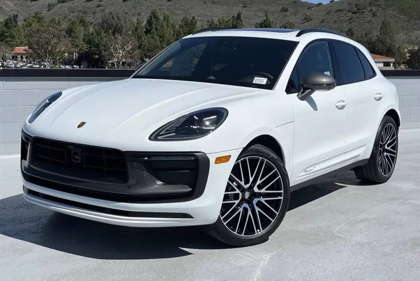 2025 Porsche Macan T photo 1