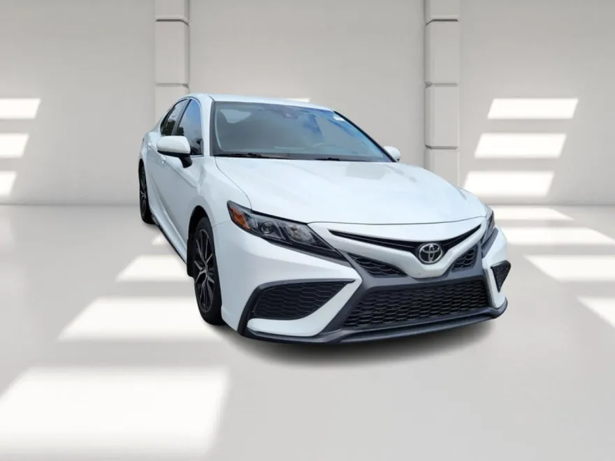 2021 Toyota Camry SE photo 1
