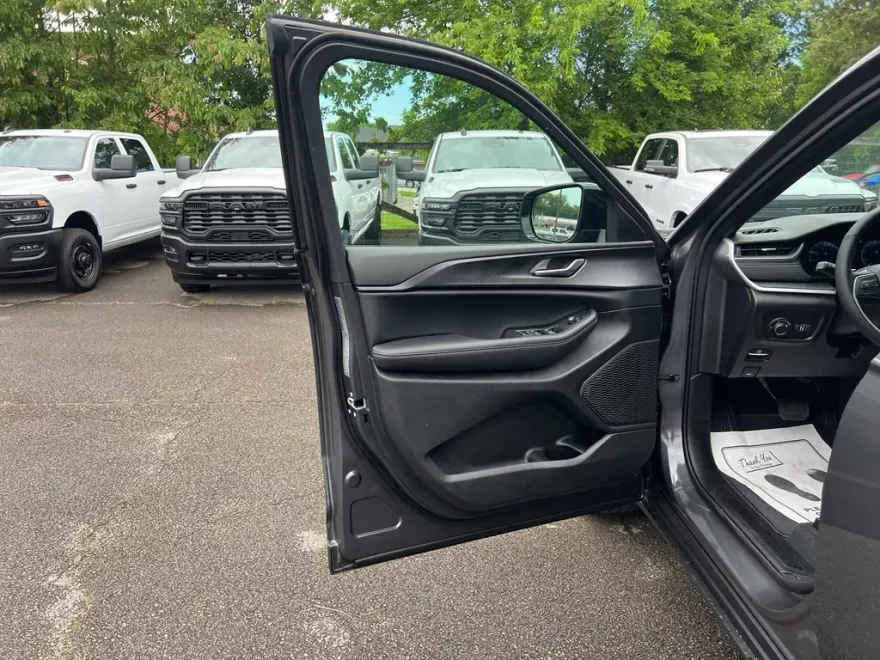 2025 Jeep Grand Cherokee Altitude X photo 16