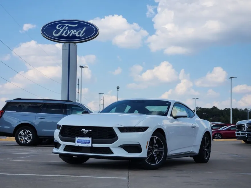 2025 Ford Mustang EcoBoost photo 1