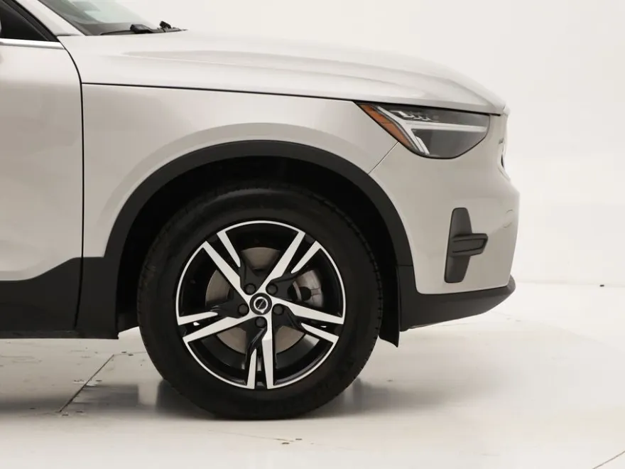 2025 Volvo XC40 Core photo 1