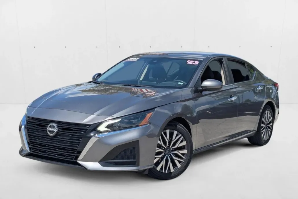 2023 Nissan Altima 2.5 SV photo 1