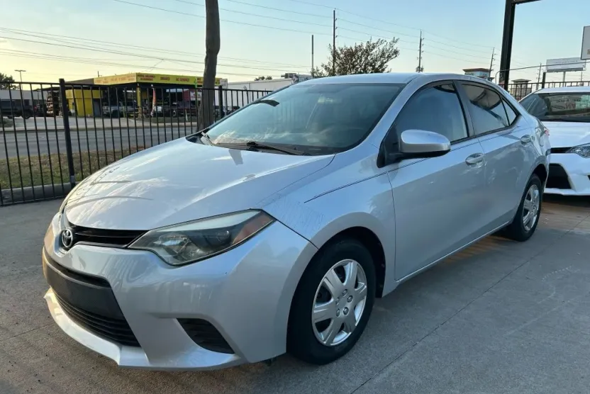 2015 Toyota Corolla L photo 1