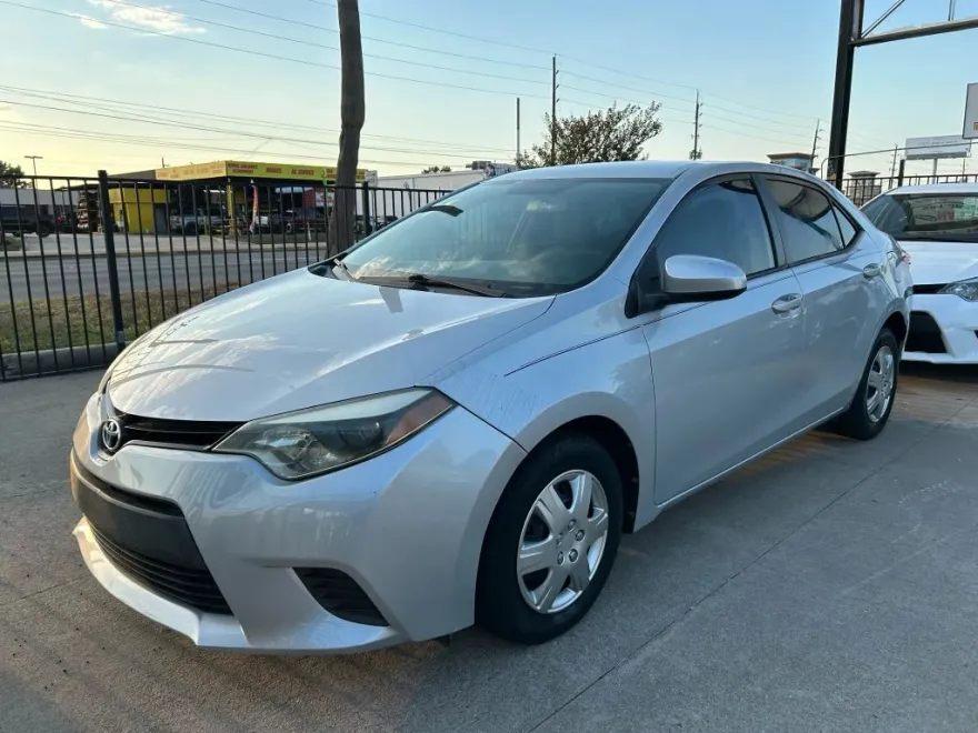 2015 Toyota Corolla L photo 1