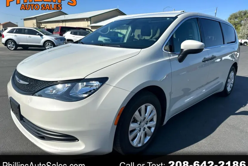 2019 Chrysler Pacifica L photo 1