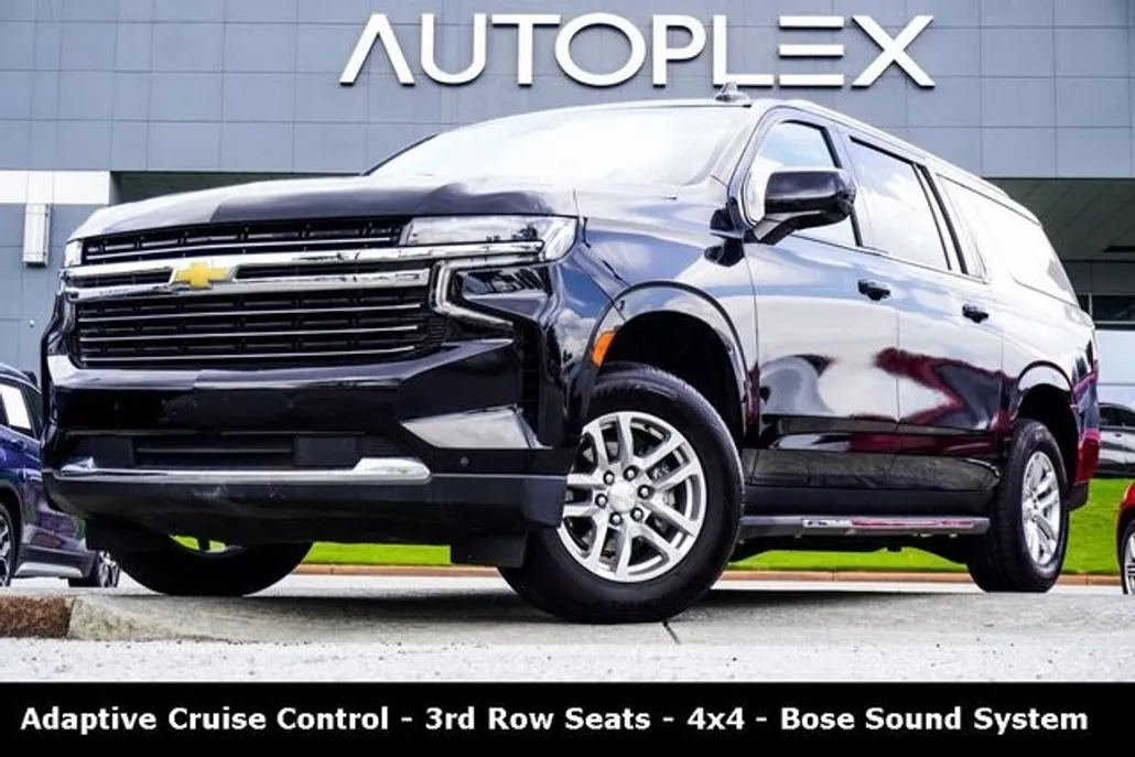 2022 Chevrolet Suburban LT photo 1