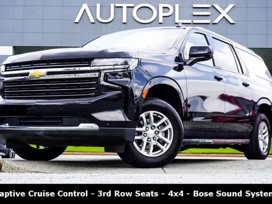 2022 Chevrolet Suburban LT photo 1