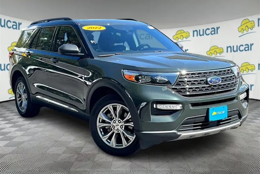 2022 Ford Explorer XLT photo 1