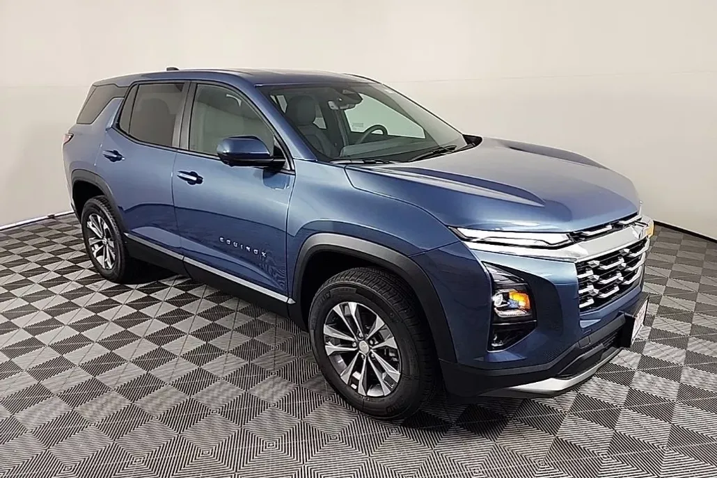 2026 Chevrolet Equinox LT photo 1