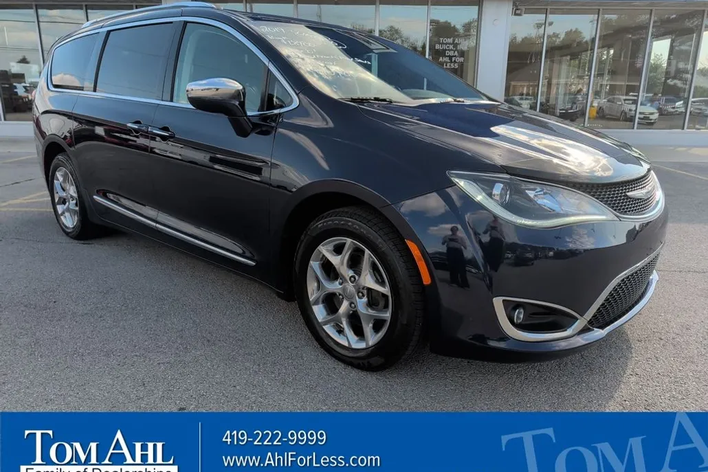 2019 Chrysler Pacifica Limited photo 1