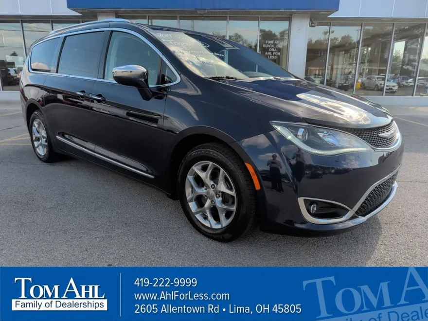 2019 Chrysler Pacifica Limited photo 1