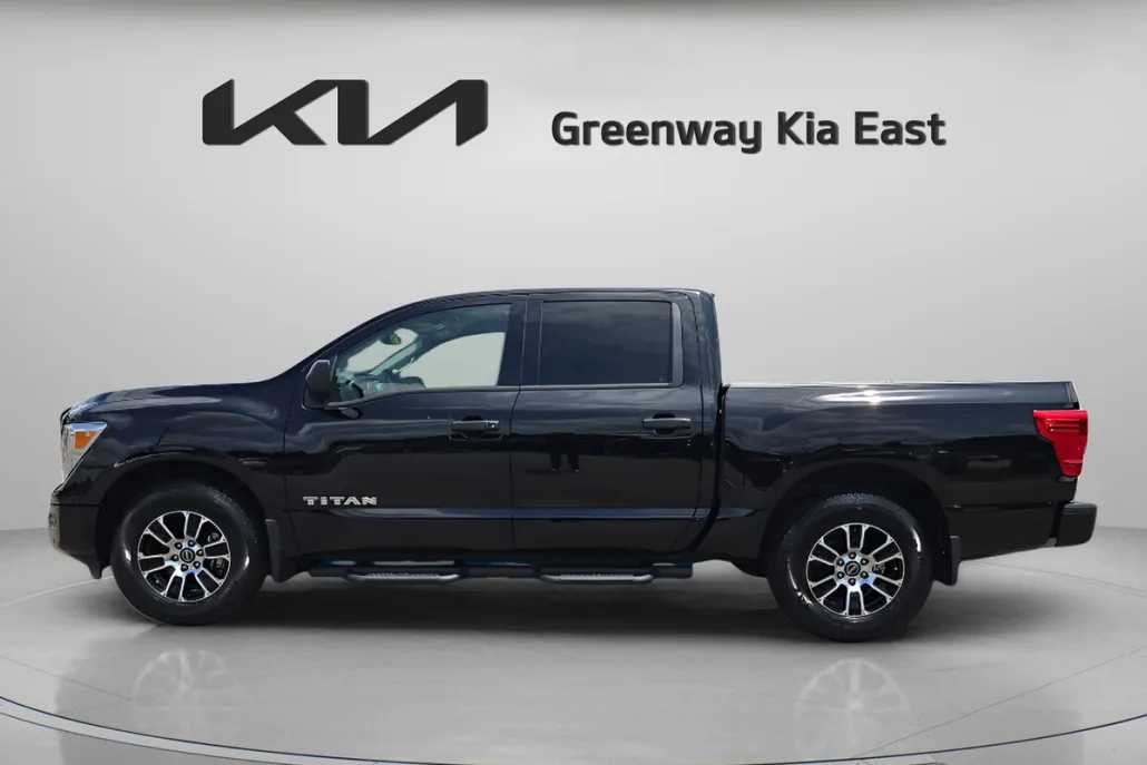 2024 Nissan Titan SV photo 1