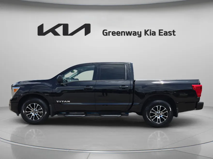2024 Nissan Titan SV photo 1