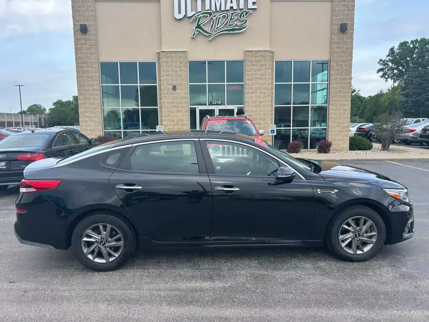 2020 Kia Optima LX photo 1