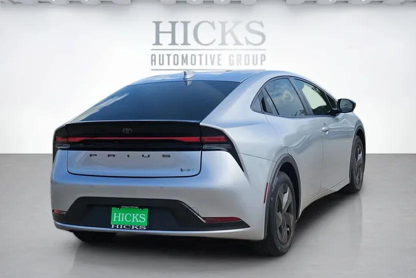 2023 Toyota Prius LE photo 1