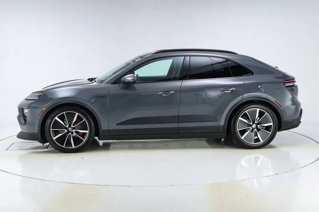 2025 Porsche Macan Electric photo 1