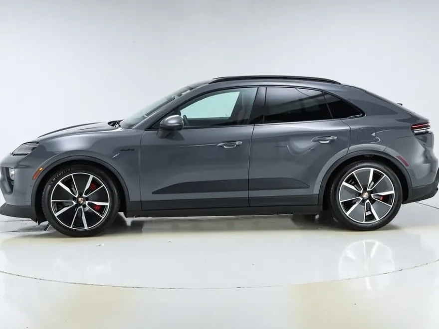 2025 Porsche Macan Electric photo 1