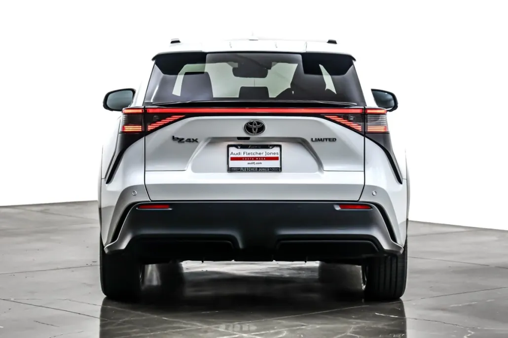 2023 Toyota bZ4X Limited photo 1