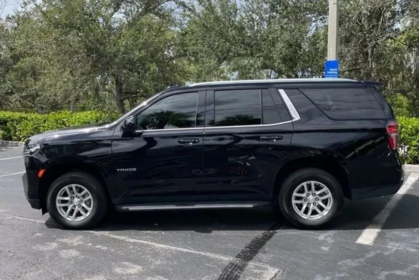 2022 Chevrolet Tahoe LT photo 1