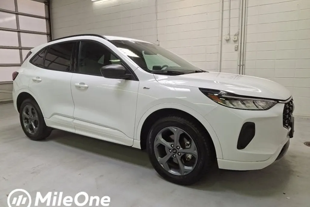 2023 Ford Escape ST-Line photo 1