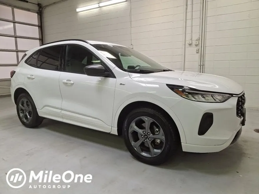 2023 Ford Escape ST-Line photo 1