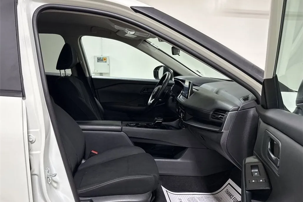2024 Nissan Rogue S photo 1