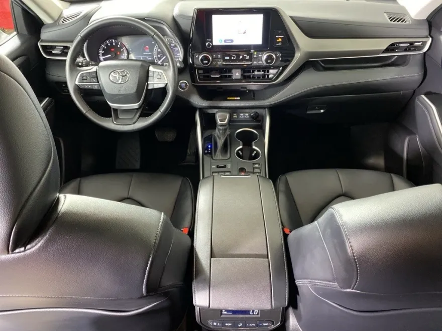 2023 Toyota Highlander XLE photo 1