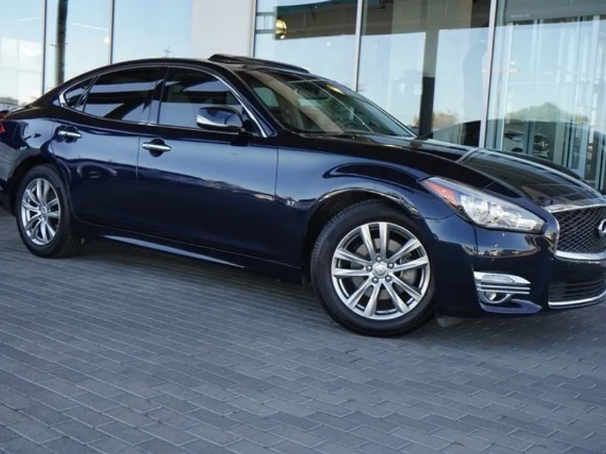 2018 Infiniti Q70 3.7 Luxe photo 1