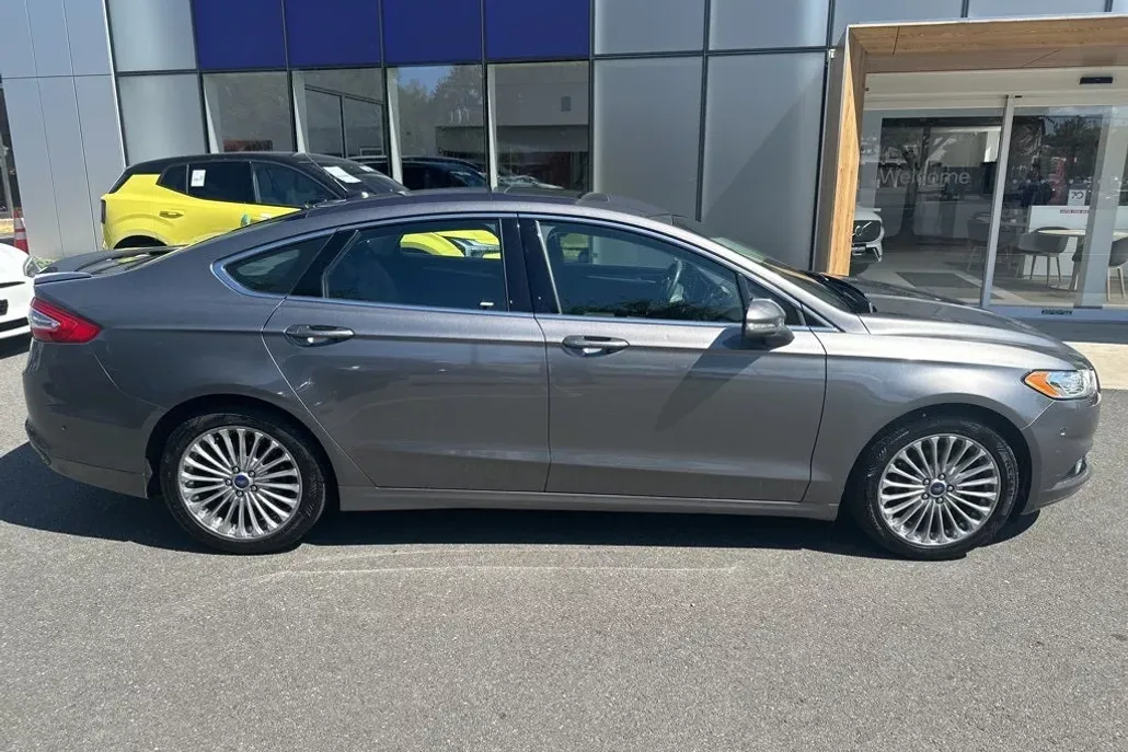 2014 Ford Fusion Titanium photo 1