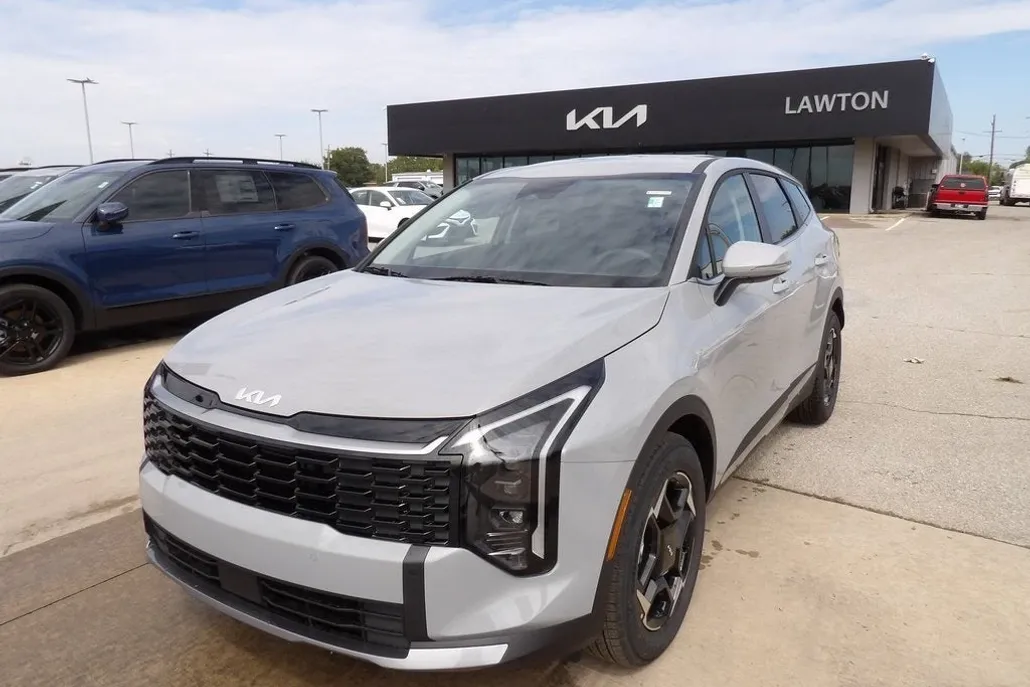 2026 Kia Sportage EX photo 1