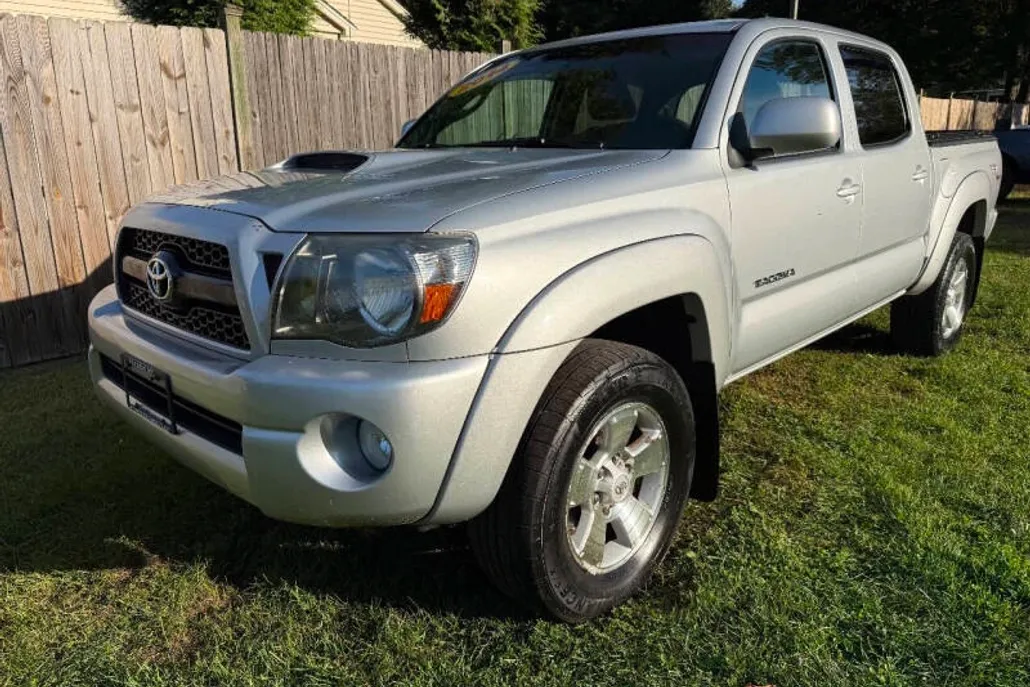 2011 Toyota Tacoma V6 photo 1