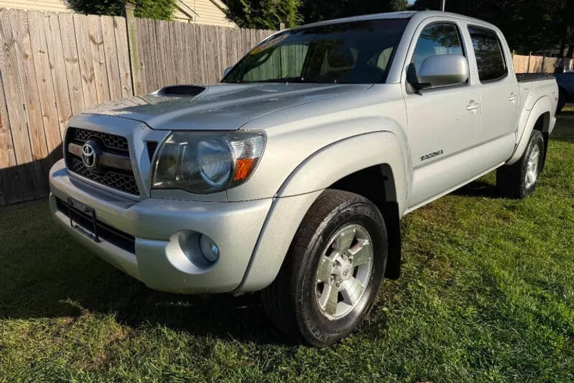 2011 Toyota Tacoma V6 photo 1