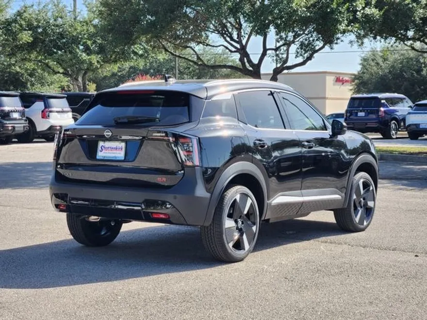 2025 Nissan Kicks SR photo 1
