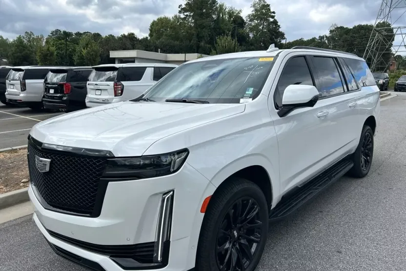 2023 Cadillac Escalade ESV Sport photo 1