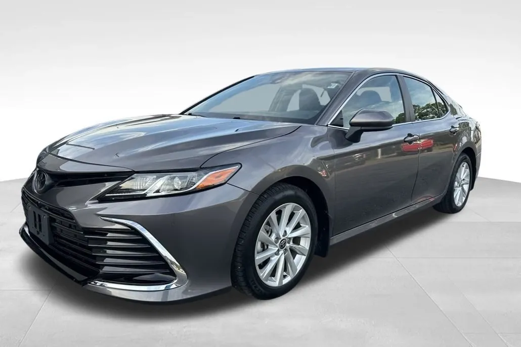 2024 Toyota Camry LE photo 1