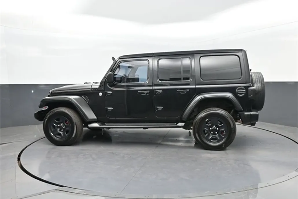 2019 Jeep Wrangler Unlimited Sahara photo 1